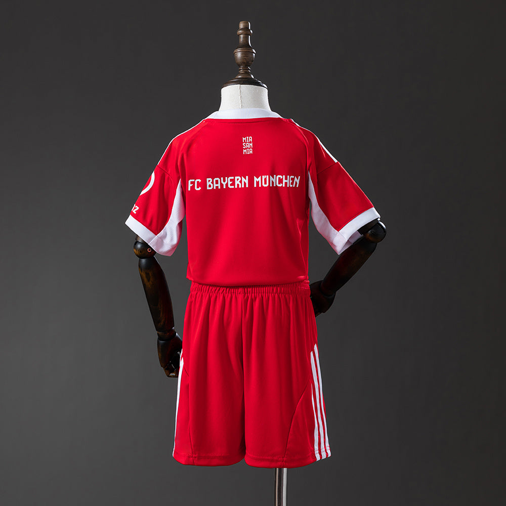 Bayern de Munich Local 25-26 – Equipación