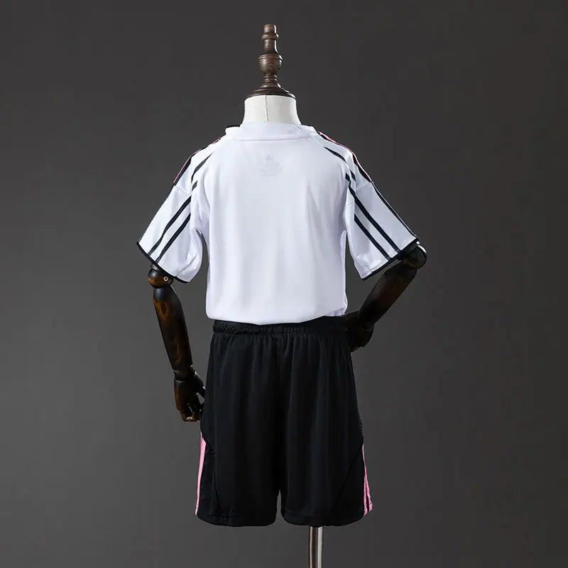 Juventus Local 25-26 – Equipación