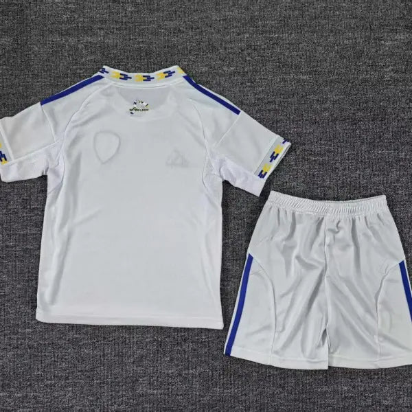 Leeds United Local 25-26 – Equipación