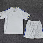 Leeds United Local 25-26 – Equipación